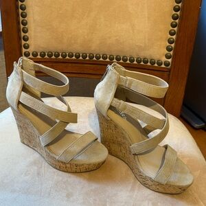 Charles by Charles David Wedge size 6